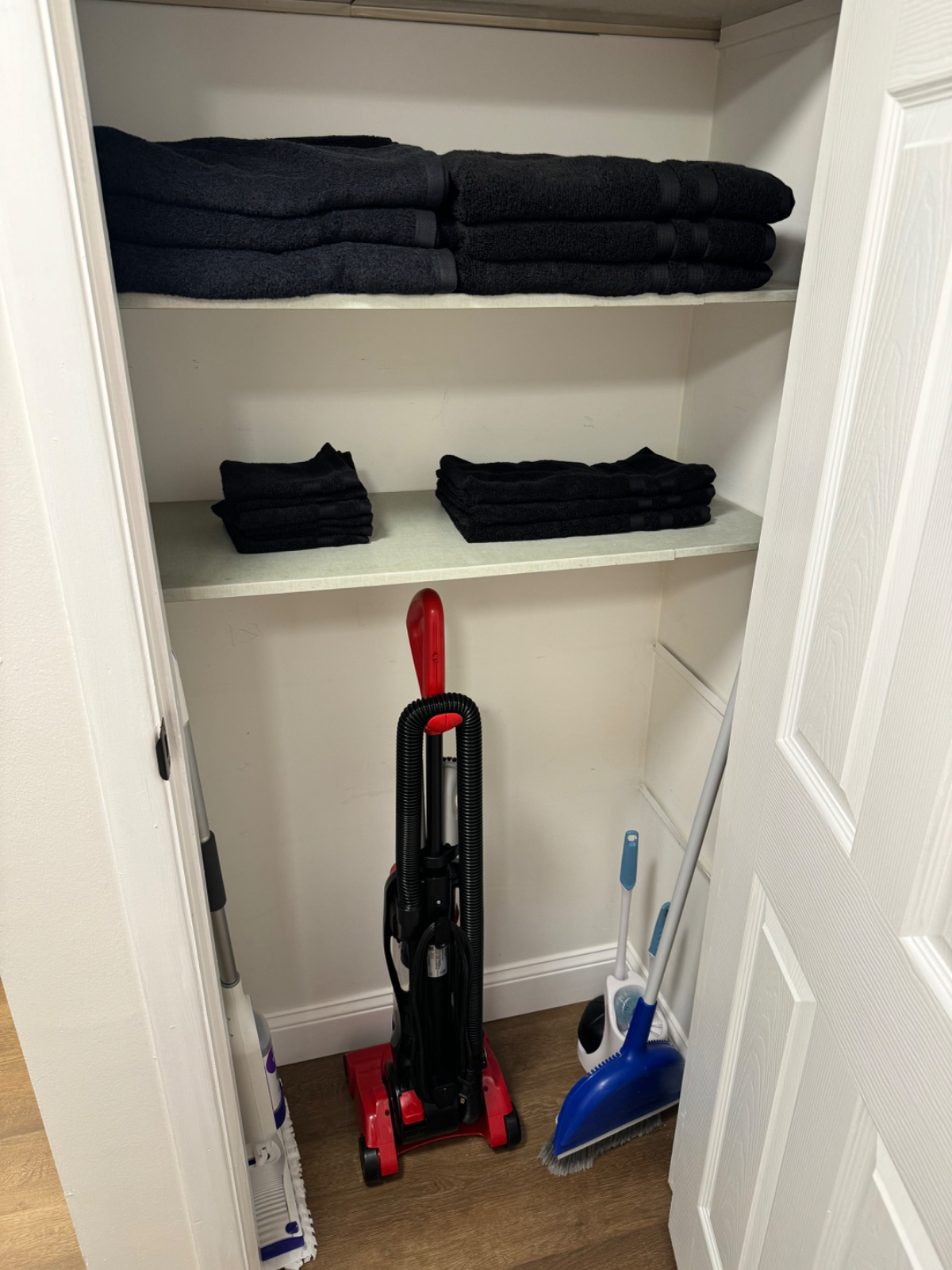 Recently renovated condo ready for the traveling professional - Photo 4