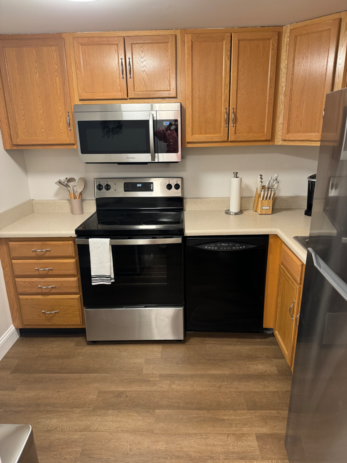 Recently renovated condo ready for the traveling professional - Photo 9