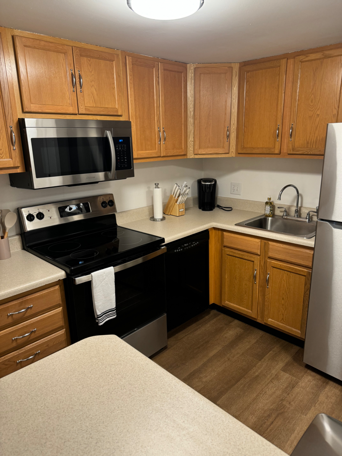 Recently renovated condo ready for the traveling professional - Photo 8