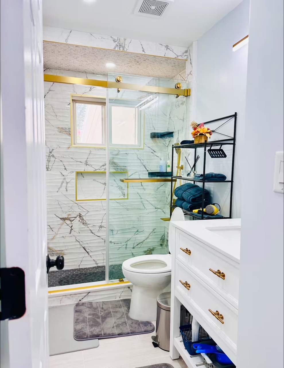 Fully Renovated 4 Bed/2Bath Home - Photo 7