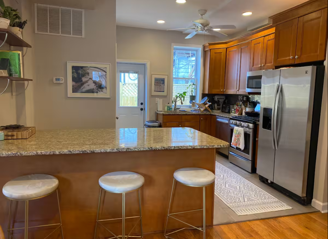Beautiful Sunny Home in DC - Photo 11