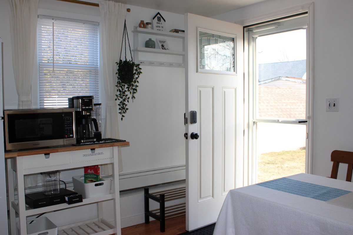 Cozy Coastal Retreat-  1 BR/1 Bath with Private Entrance. - Photo 3