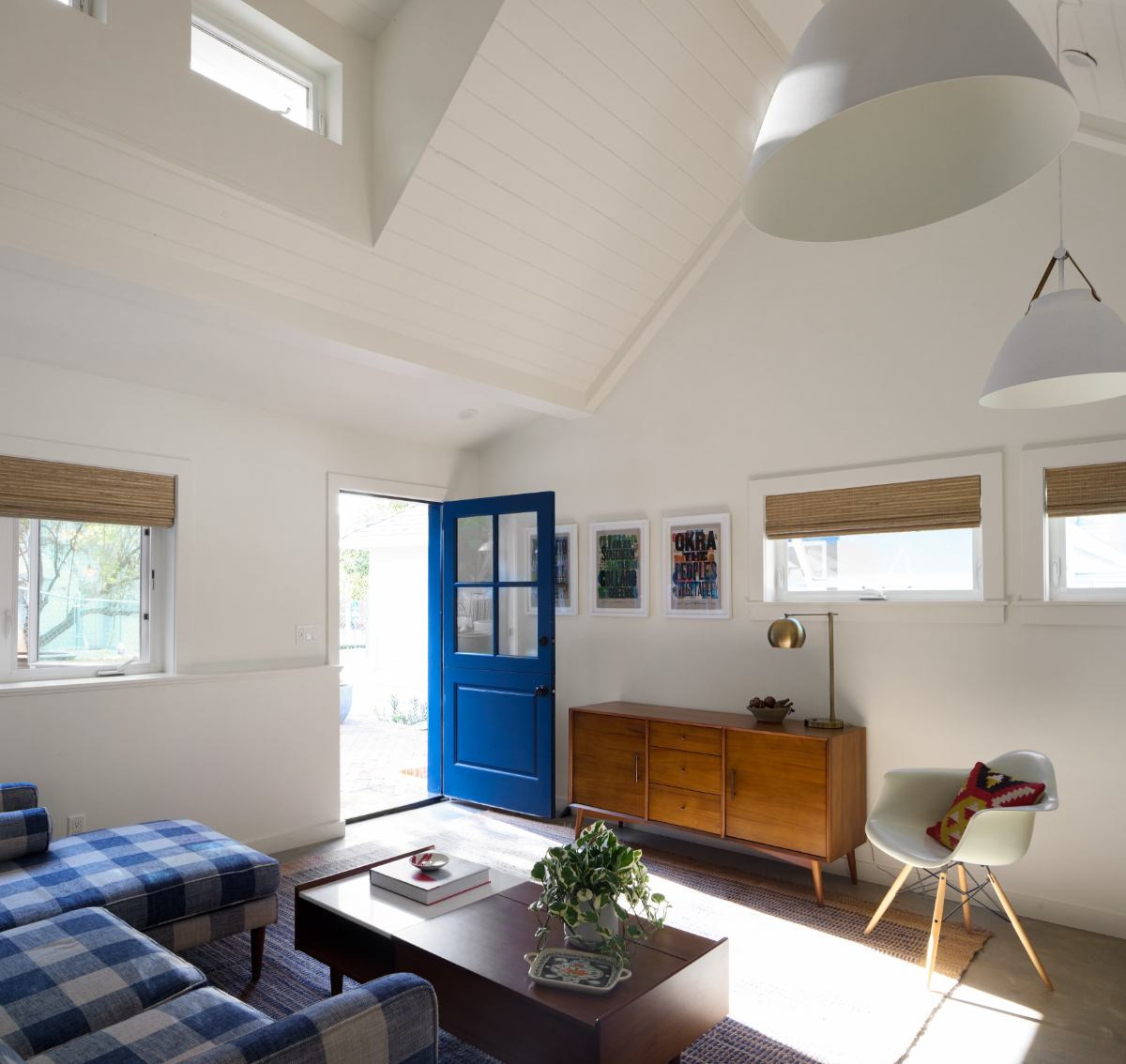 Cozy Detached Guest House with Patio, Firepit, and Modern Comforts - Photo 2