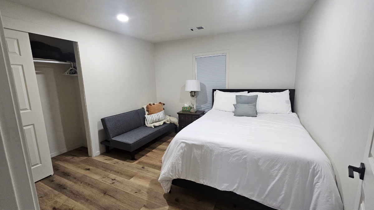 Charming Casper Home -  Sleeps 7 - Walk to Casper College - 5 Minutes to Banner Wyoming Medical Cent - Photo 6