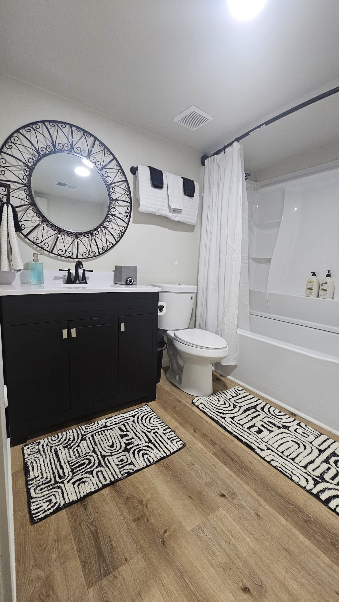 Charming Casper Home -  Sleeps 7 - Walk to Casper College - 5 Minutes to Banner Wyoming Medical Cent - Photo 10
