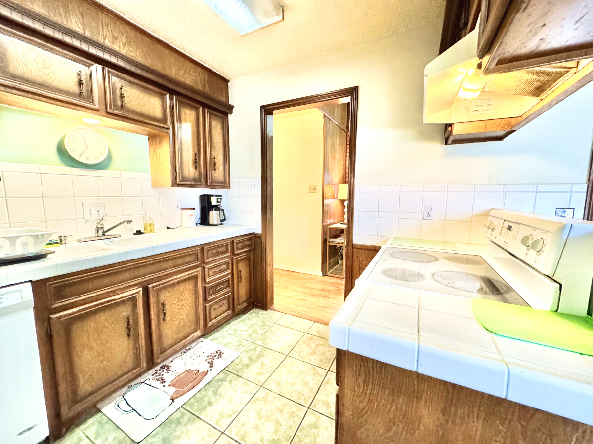 Jolene's Hideaway - SW Lubbock - Photo 4