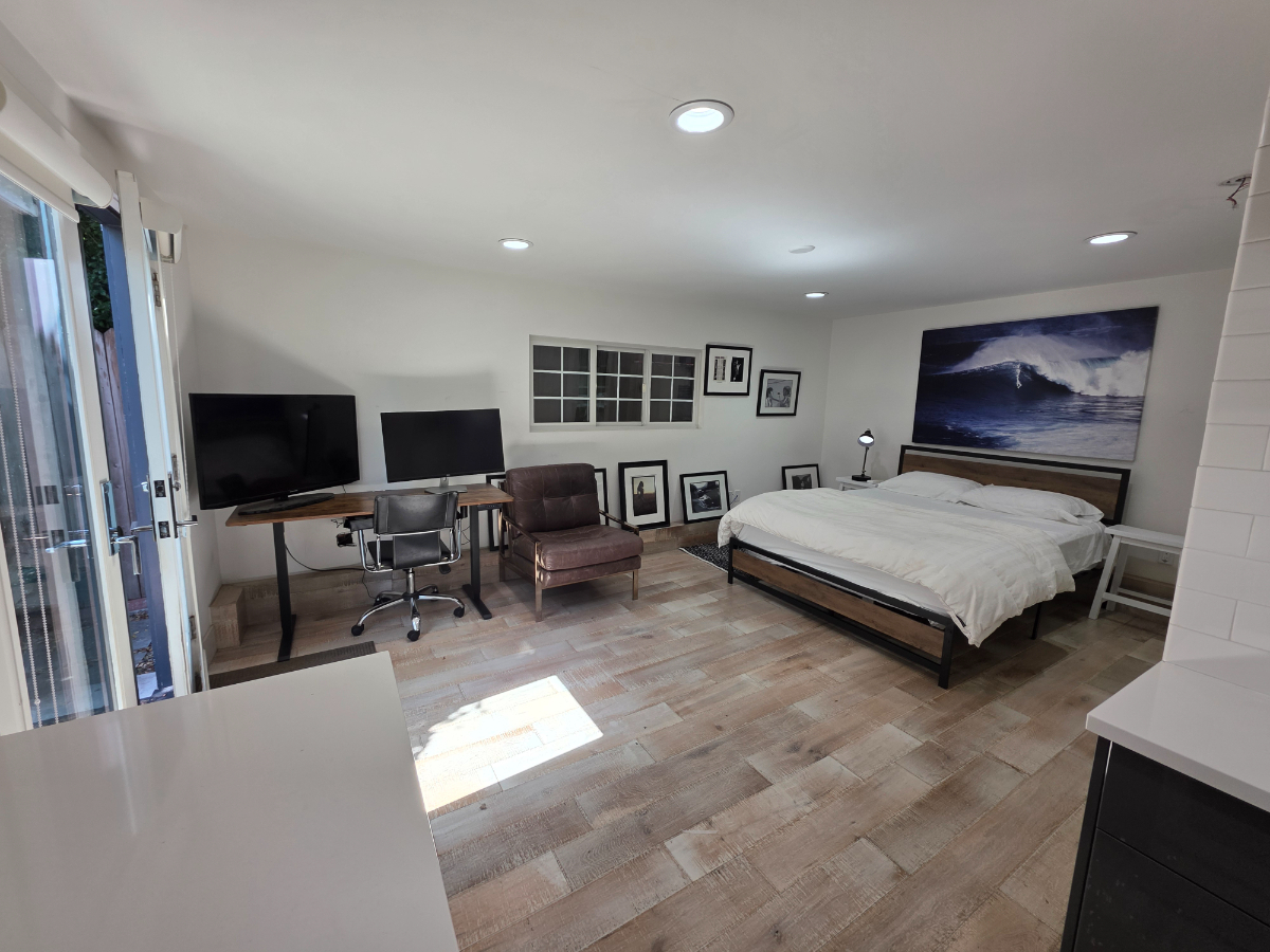 Peaceful West Hollywood Stay Near Cedars Sinai, With Easy Transit And Parking Pass - Photo 2