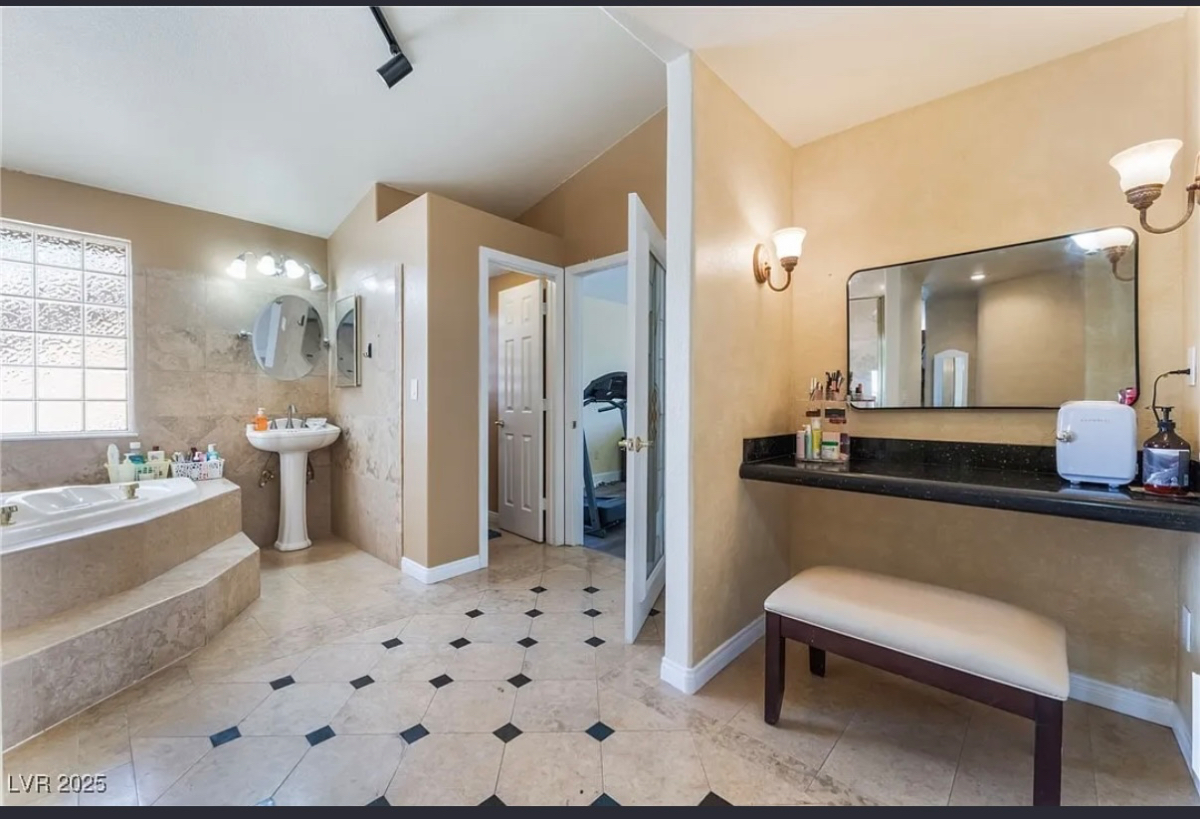 Furnished Home in Las Vegas - Photo 4
