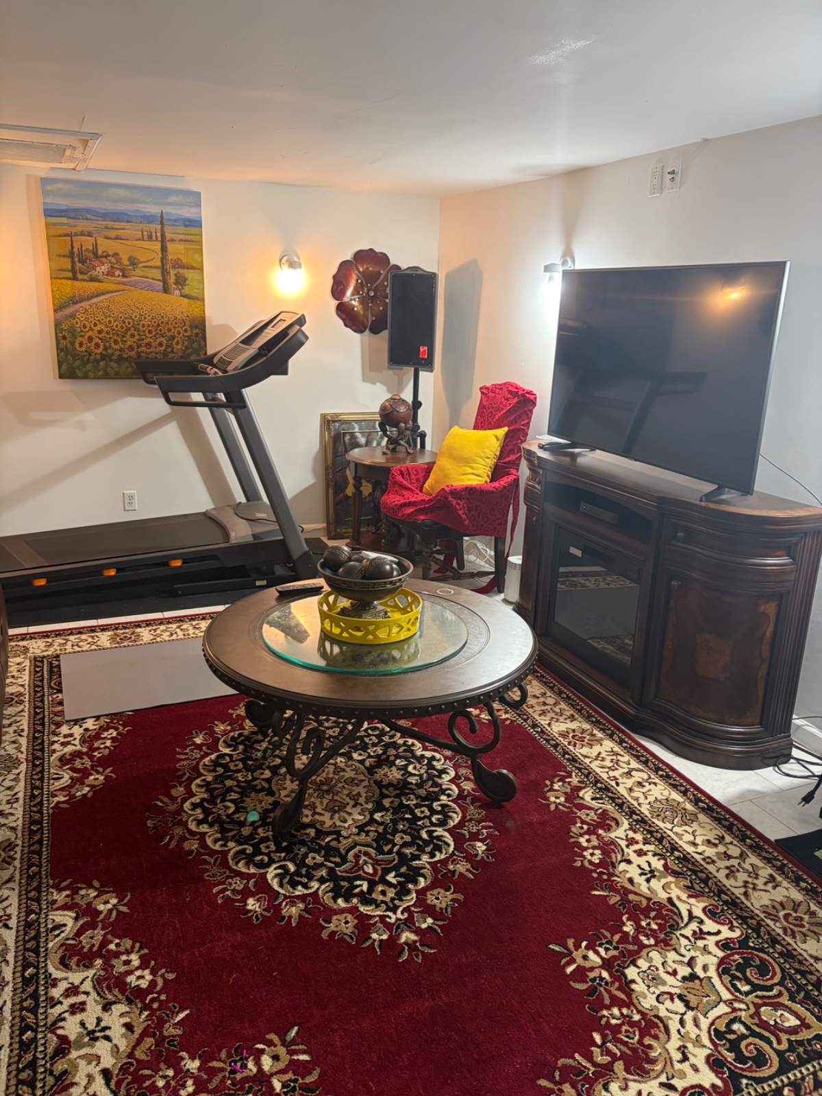 Private Lower-Level Living Space in Owner Occupied Home - Photo 7