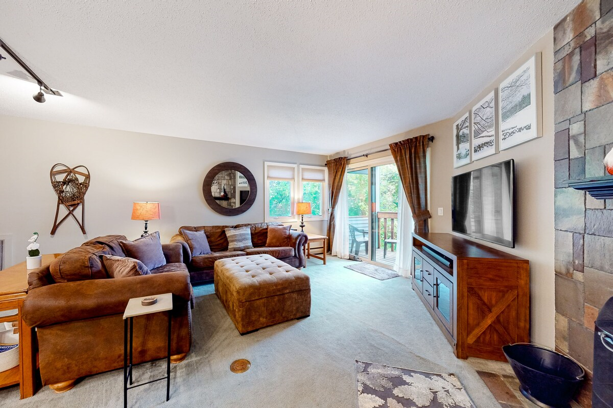 3BR 2BA Mountain View Condo With Fireplace And Pool Near Okemo - Photo 3