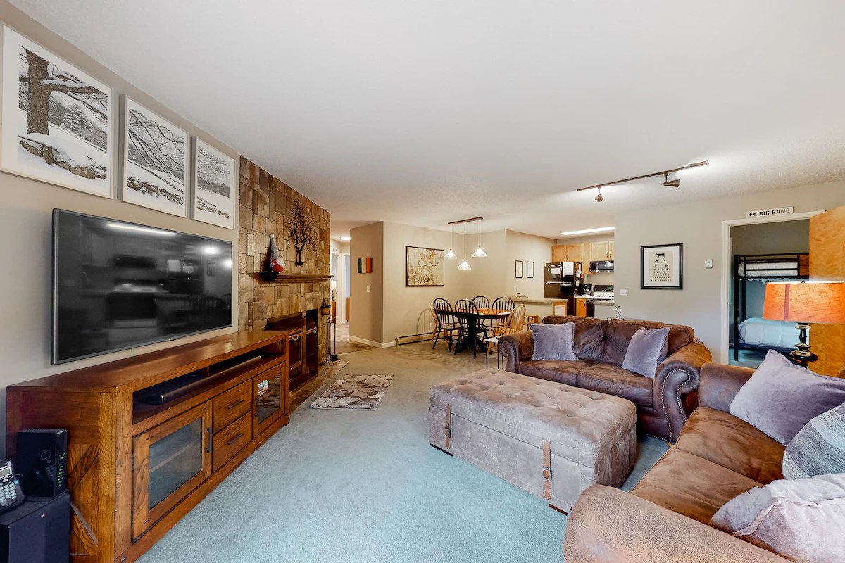3BR 2BA Mountain View Condo With Fireplace And Pool Near Okemo - Photo 4
