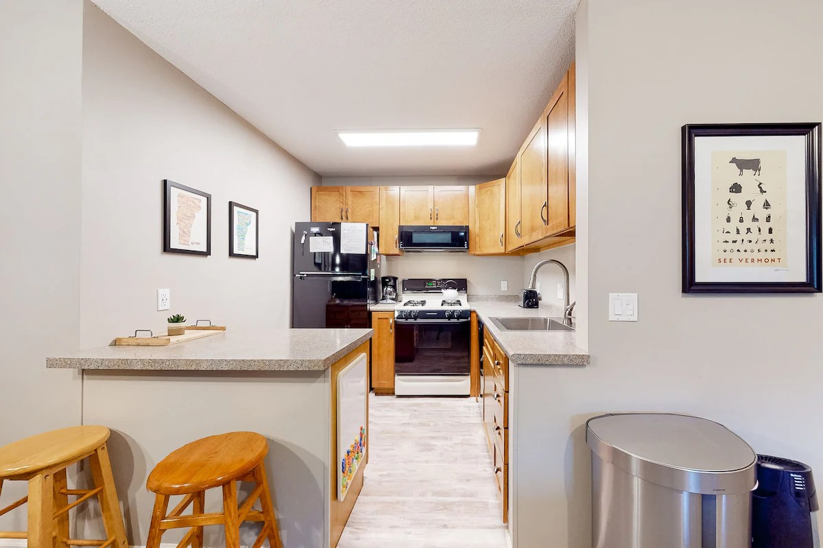 3BR 2BA Mountain View Condo With Fireplace And Pool Near Okemo - Photo 8