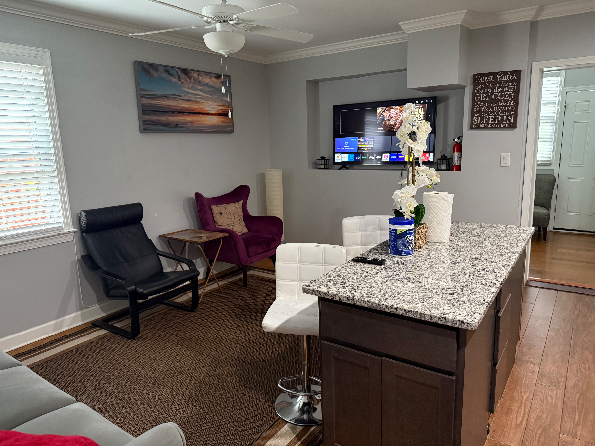 Updated 2BR/2BA Furnished Apartment, Modern Amenities & Free Parking - Photo 2