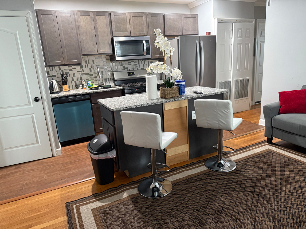 Updated 2BR/2BA Furnished Apartment, Modern Amenities & Free Parking - Photo 3