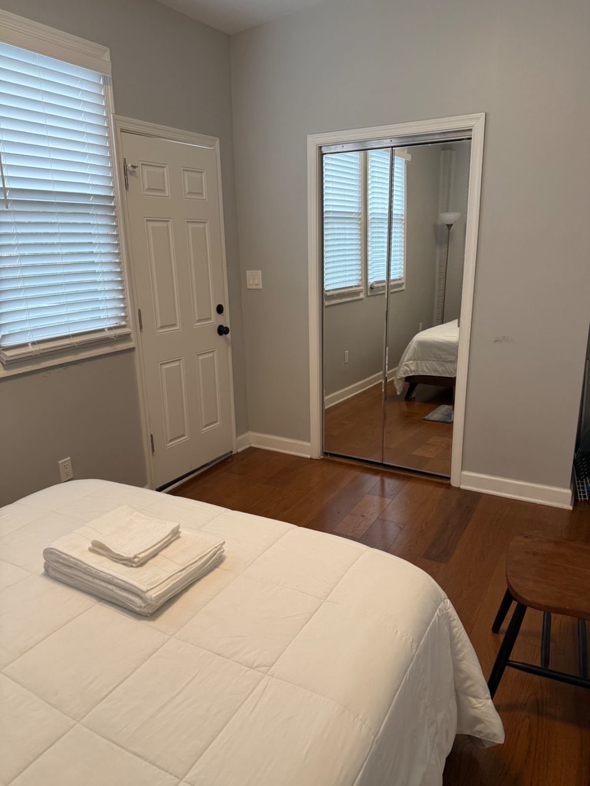 Updated 2BR/2BA Furnished Apartment, Modern Amenities & Free Parking - Photo 8