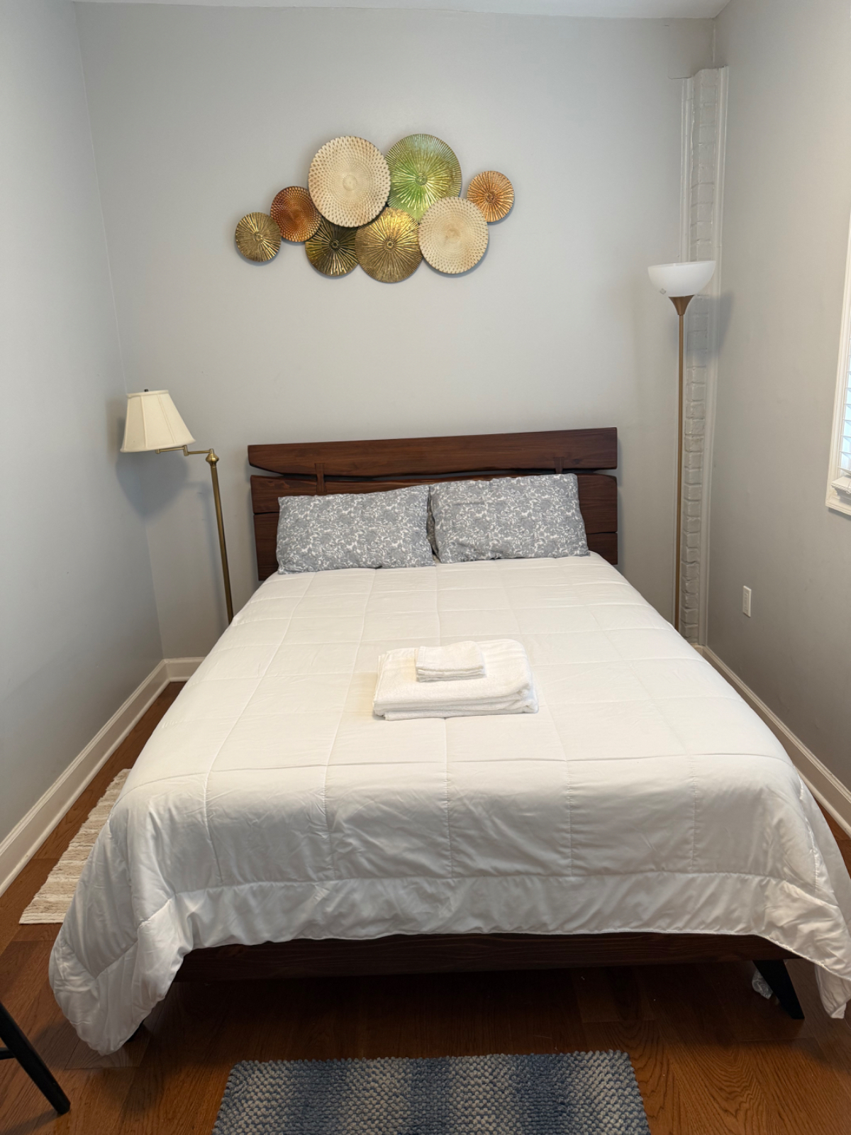 Updated 2BR/2BA Furnished Apartment, Modern Amenities & Free Parking - Photo 9