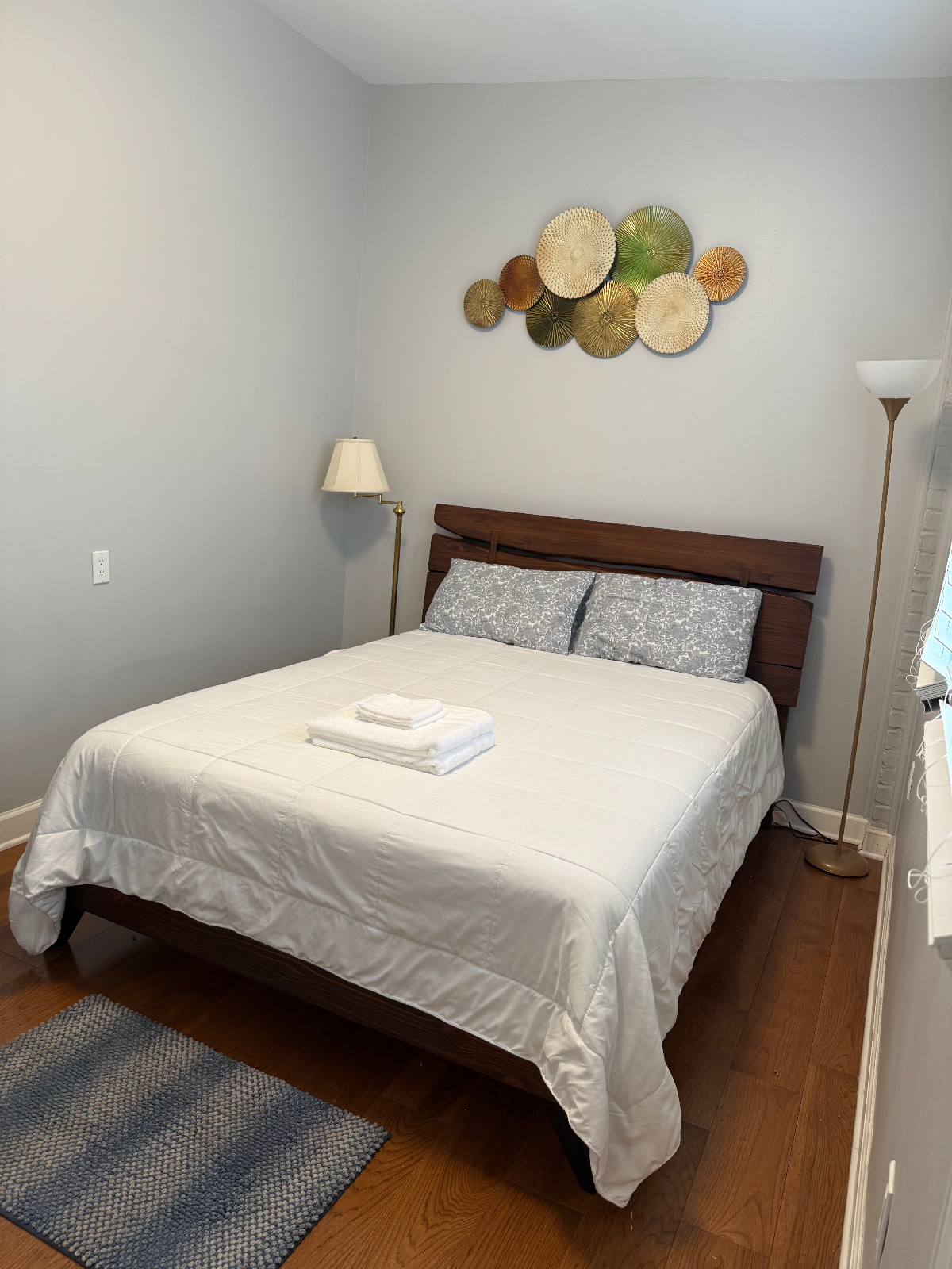 Updated 2BR/2BA Furnished Apartment, Modern Amenities & Free Parking - Photo 10