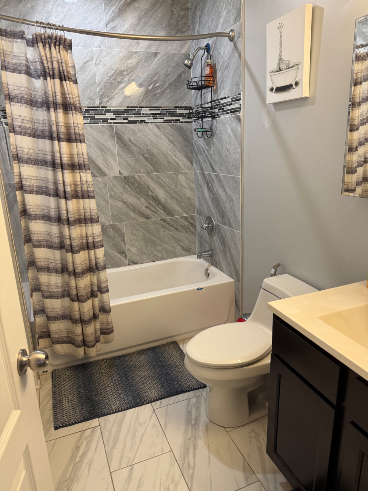 Updated 2BR/2BA Furnished Apartment, Modern Amenities & Free Parking - Photo 12