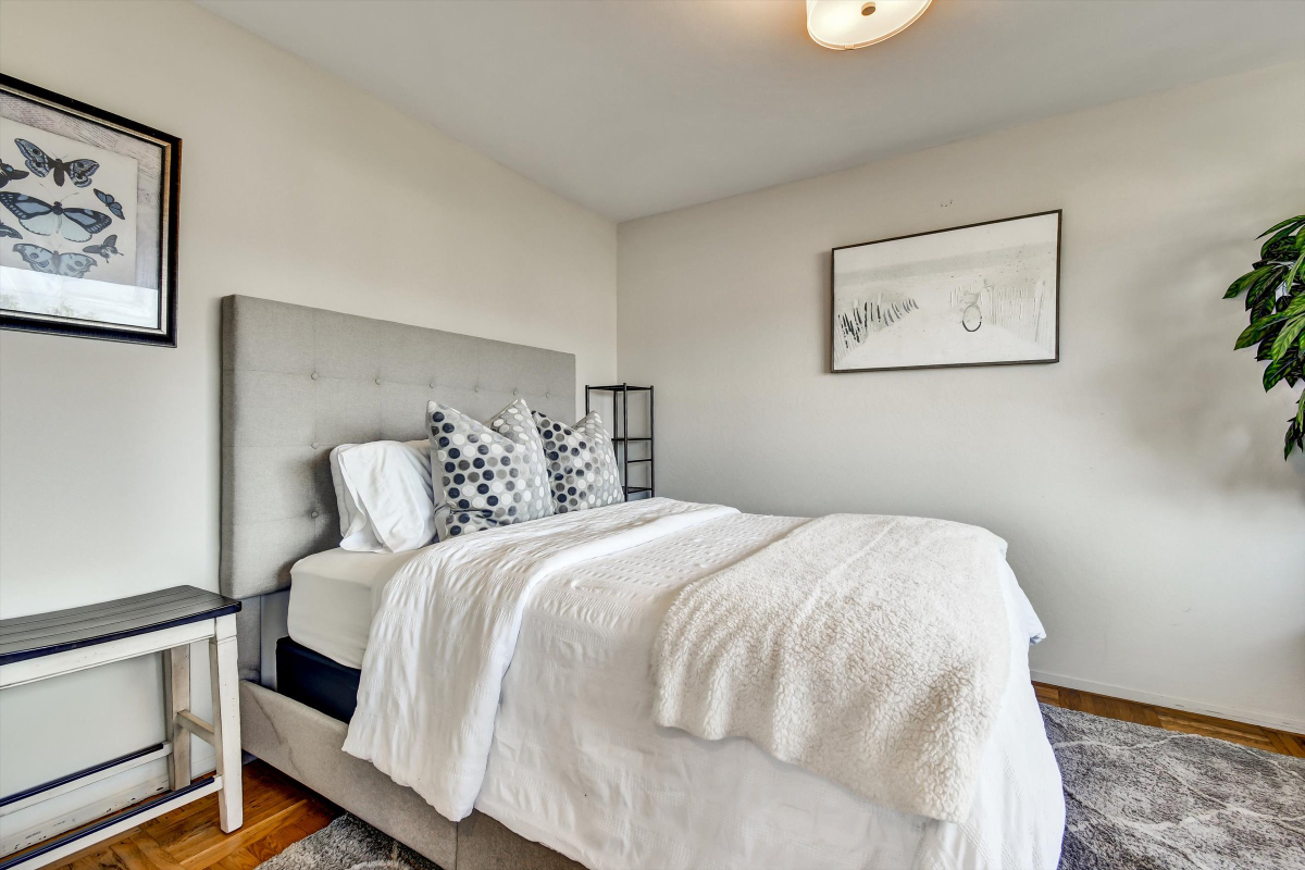 Clean , Modern and Bright-1br/1ba -livingroom/dining area-Sunny side of SF-private unit - Photo 6
