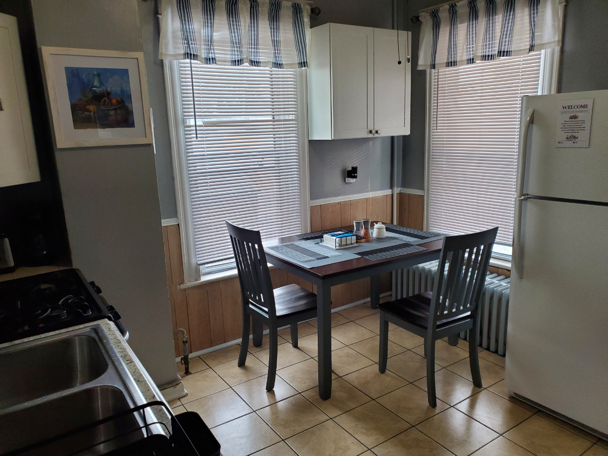 Charming Fully Furnished 2BR plus Office, Steps from Albany Medical Center - Photo 5