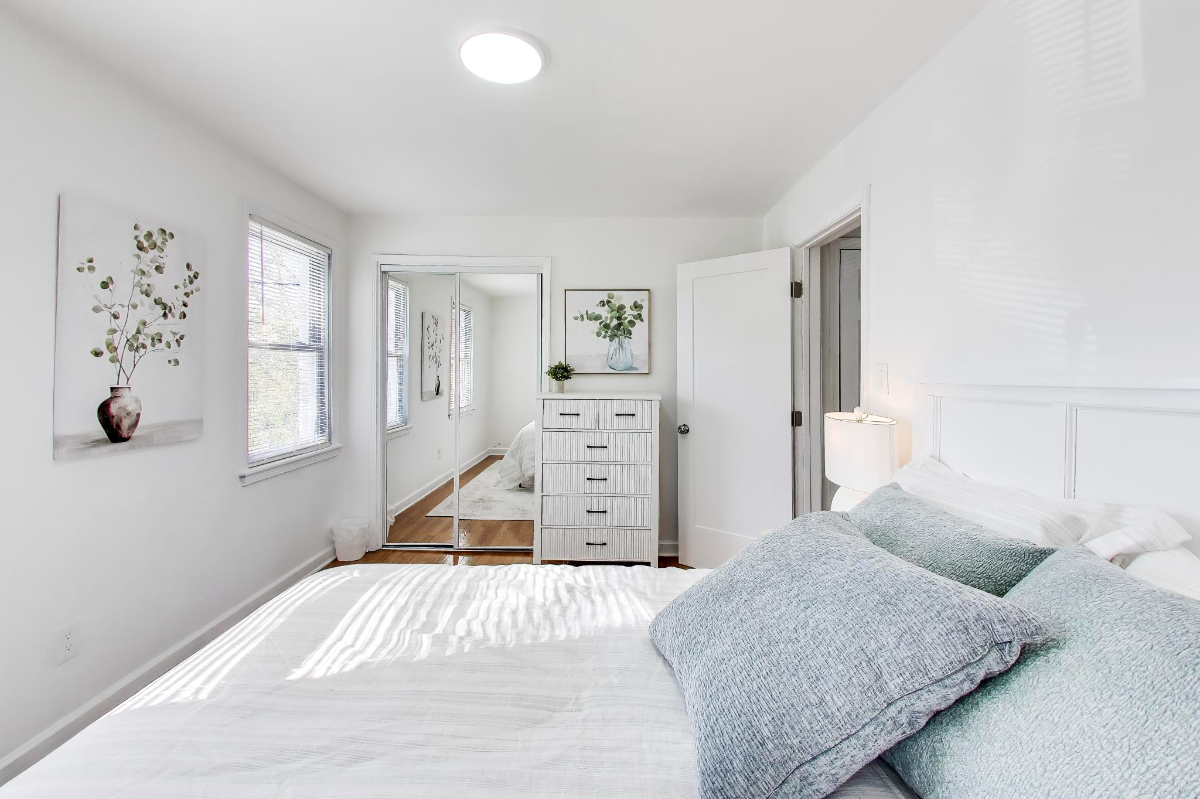 4 Bedroom - Easy 14 minute Walk or 3 min Uber to Orange Line Train - Photo 11