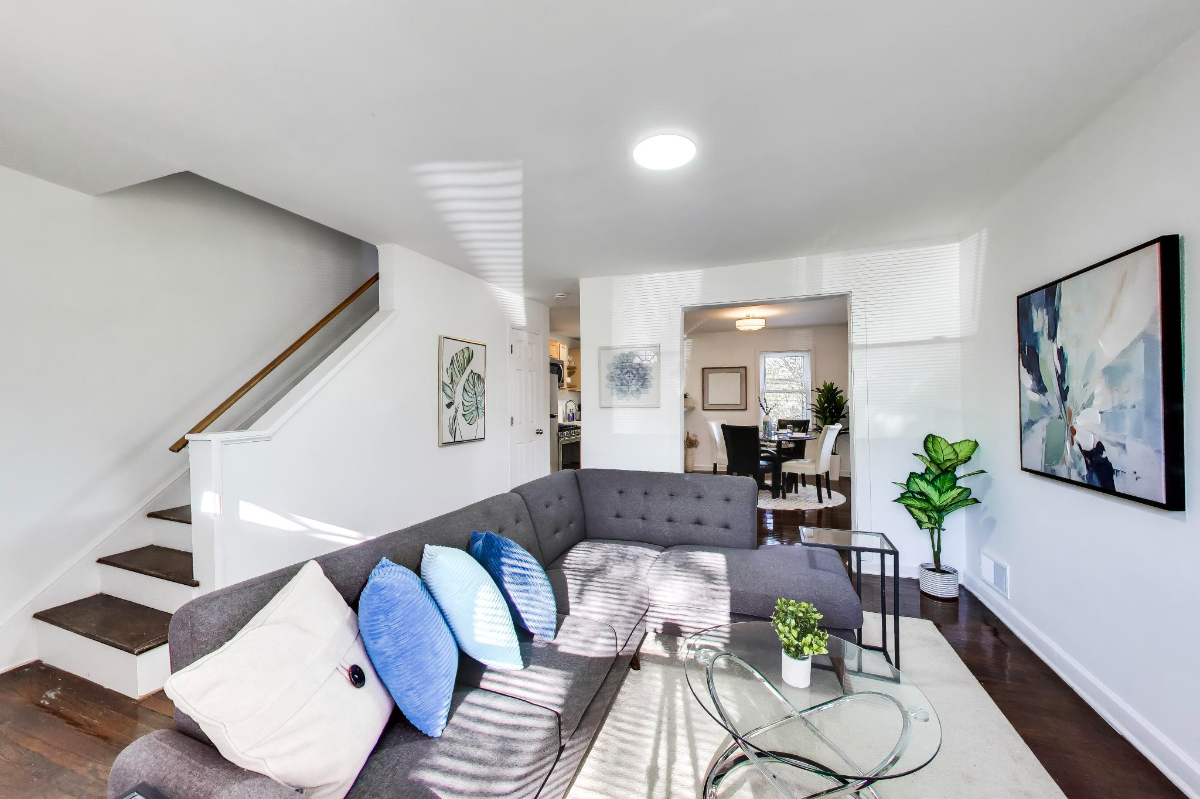 4 Bedroom - Easy 14 minute Walk or 3 min Uber to Orange Line Train - Photo 3