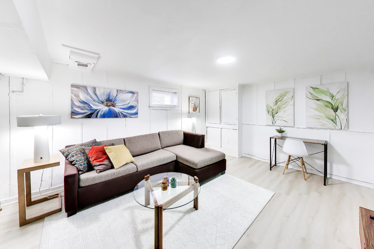 4 Bedroom - Easy 14 minute Walk or 3 min Uber to Orange Line Train - Photo 1