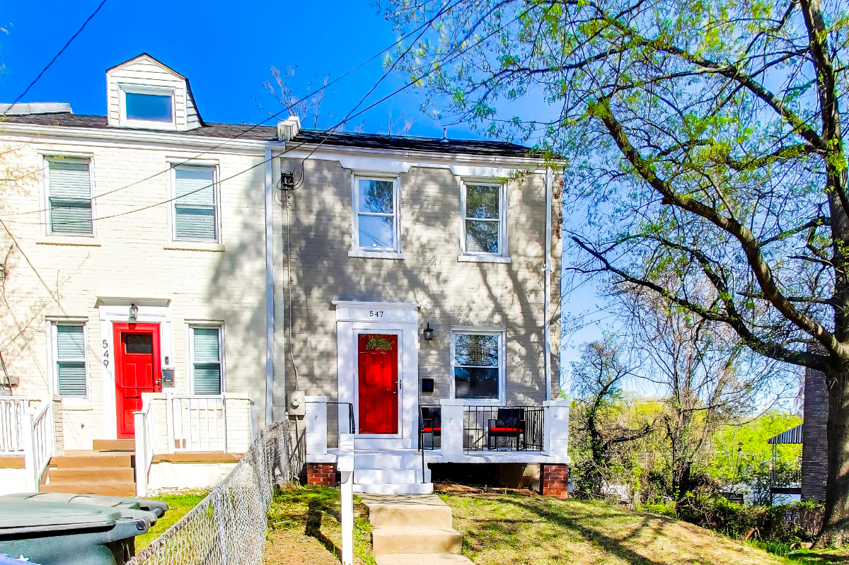 4 Bedroom - Easy 14 minute Walk or 3 min Uber to Orange Line Train - Photo 7