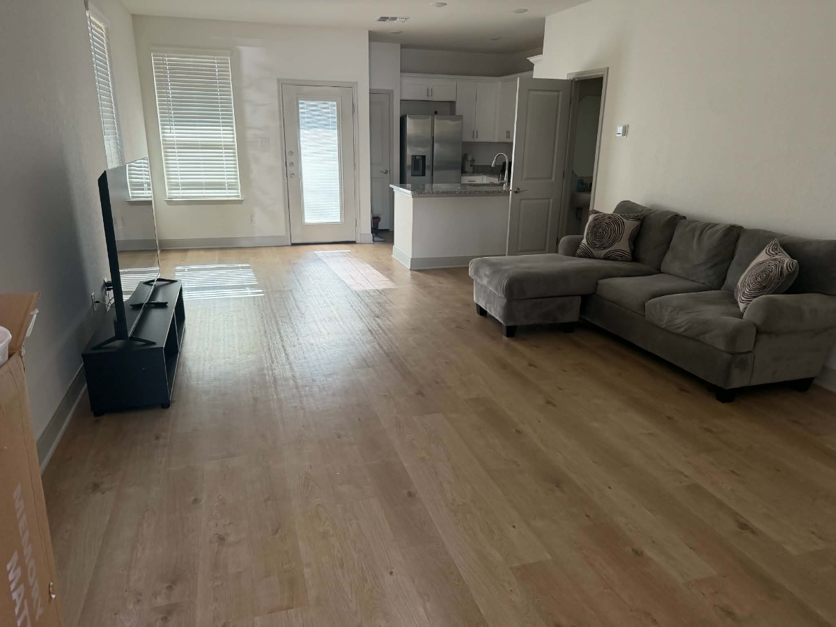 Quiet Furnished rooms available in well maintained duplex. Utilities Included Near Lackland AFB - Photo 2