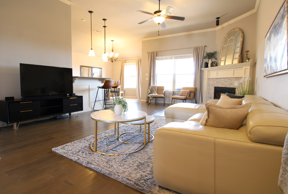 Bright & Spacious Furnished Home in Edmond, Utilities Included, Pool Access - Photo 4