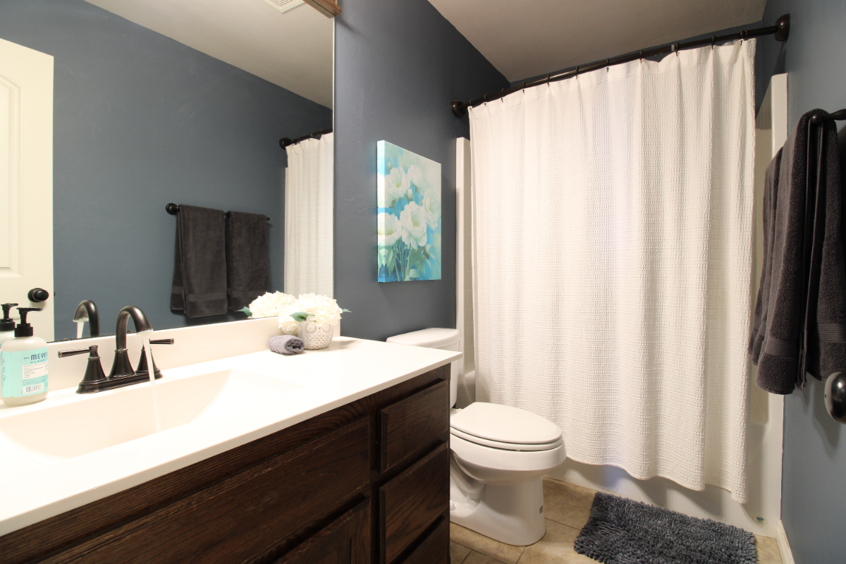 Bright & Spacious Furnished Home in Edmond, Utilities Included, Pool Access - Photo 11