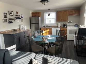 University District, Close to Hospitals - Upstairs 3 Bedroom Apartment - Photo 2