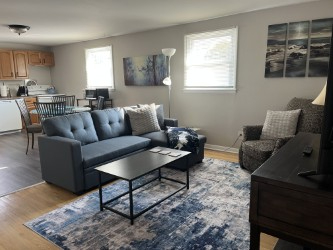 University District, Close to Hospitals - Upstairs 3 Bedroom Apartment - Photo 3