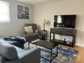 University District, Close to Hospitals - Upstairs 3 Bedroom Apartment - Photo 4