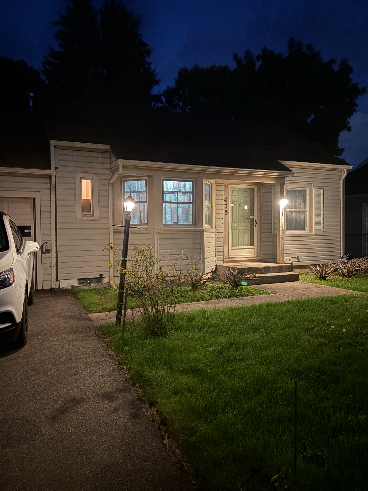 Unit 2 Master bedroom with enclosed patio - Photo 2