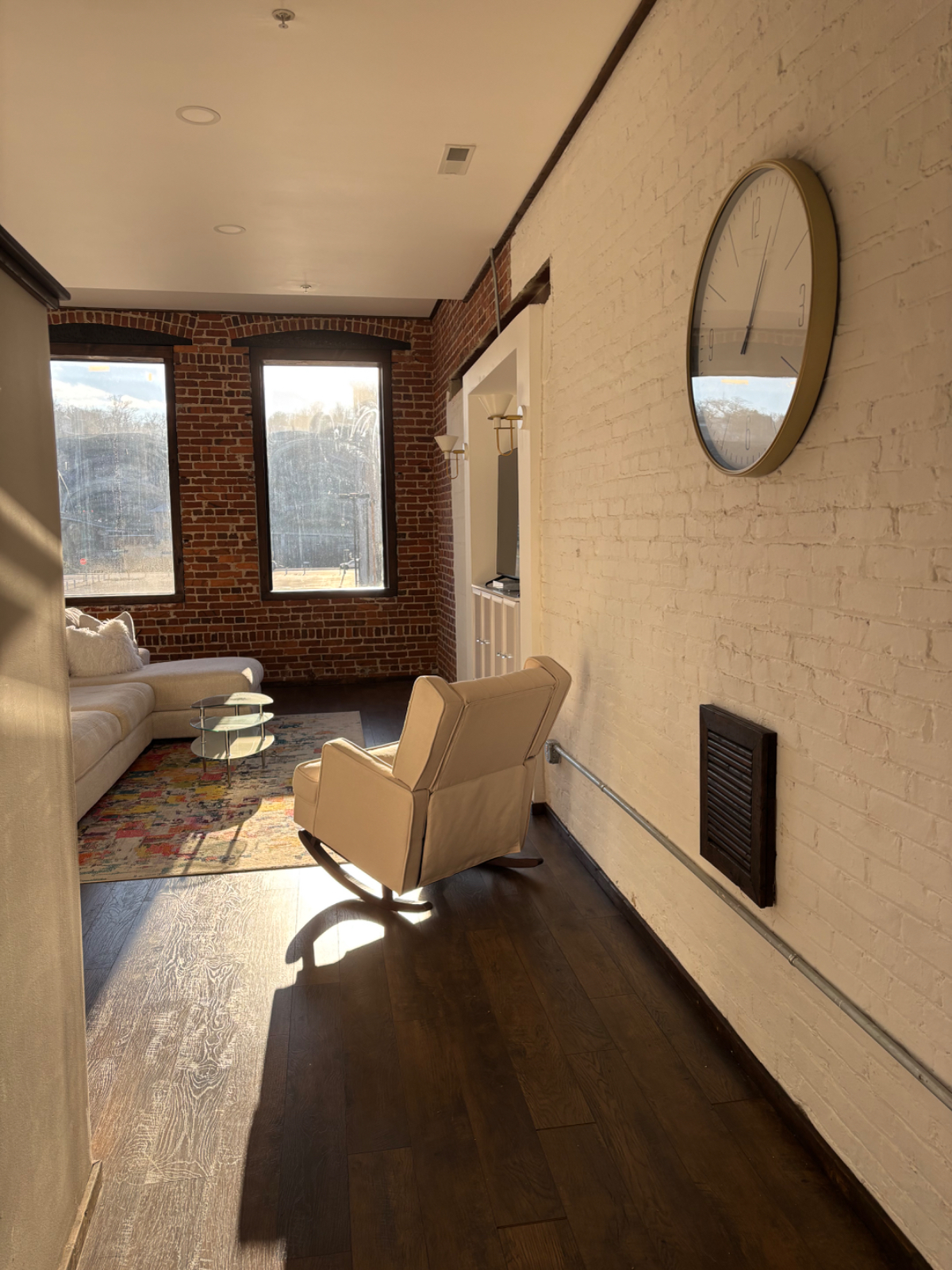 Fully-equipped modern condo steps from Capitol Street w/ indoor parking - Photo 3