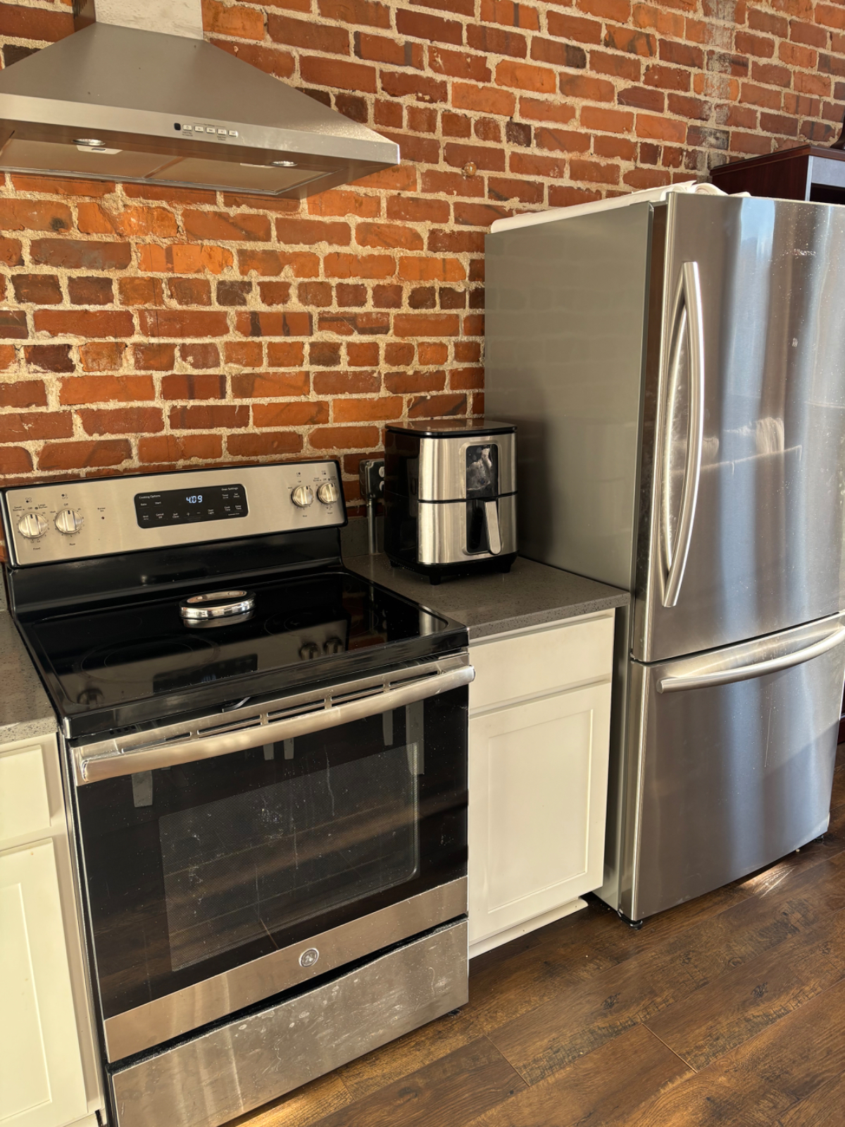 Fully-equipped modern condo steps from Capitol Street w/ indoor parking - Photo 6