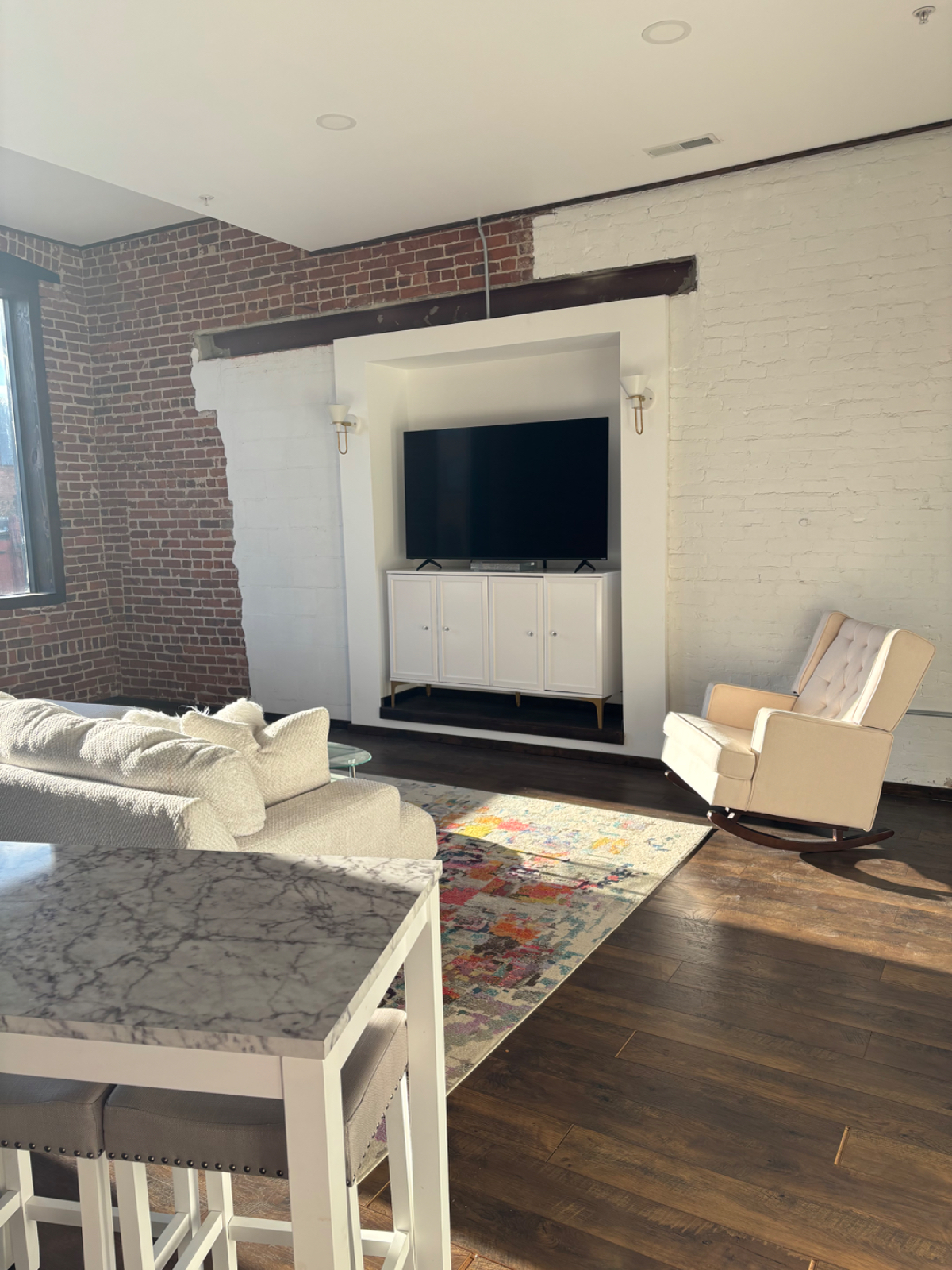 Fully-equipped modern condo steps from Capitol Street w/ indoor parking - Photo 9