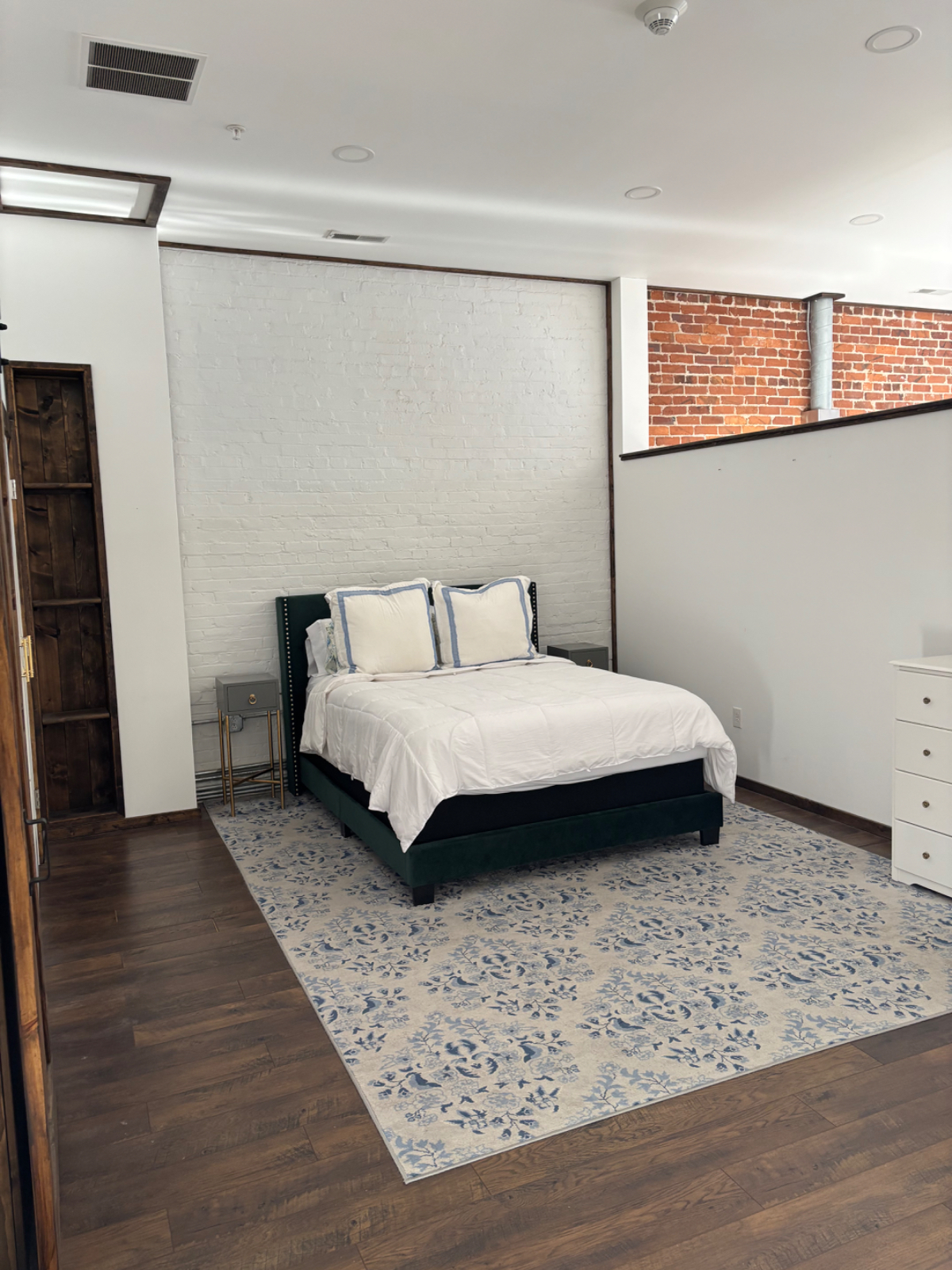 Fully-equipped modern condo steps from Capitol Street w/ indoor parking - Photo 11