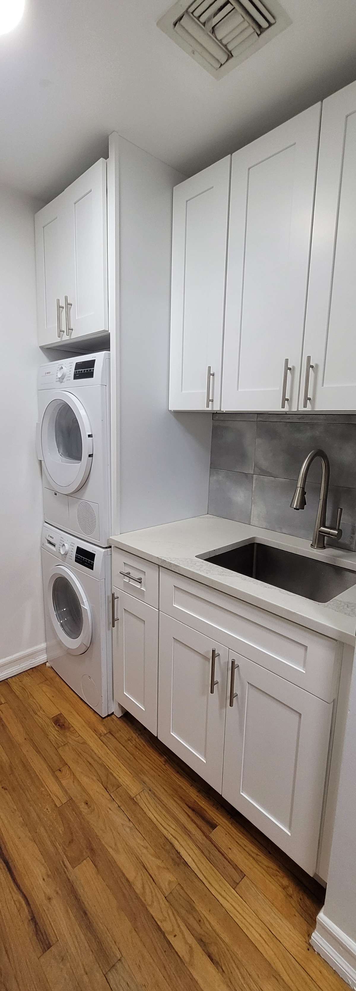 Harlem Hospital / Large Studio / King Bed / Washer & Dryer - Photo 5