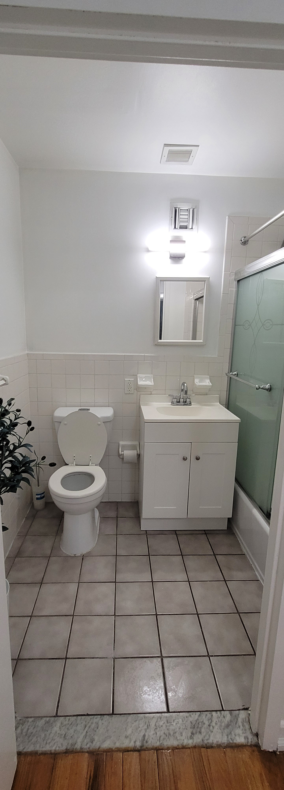 Harlem Hospital / Large Studio / King Bed / Washer & Dryer - Photo 12