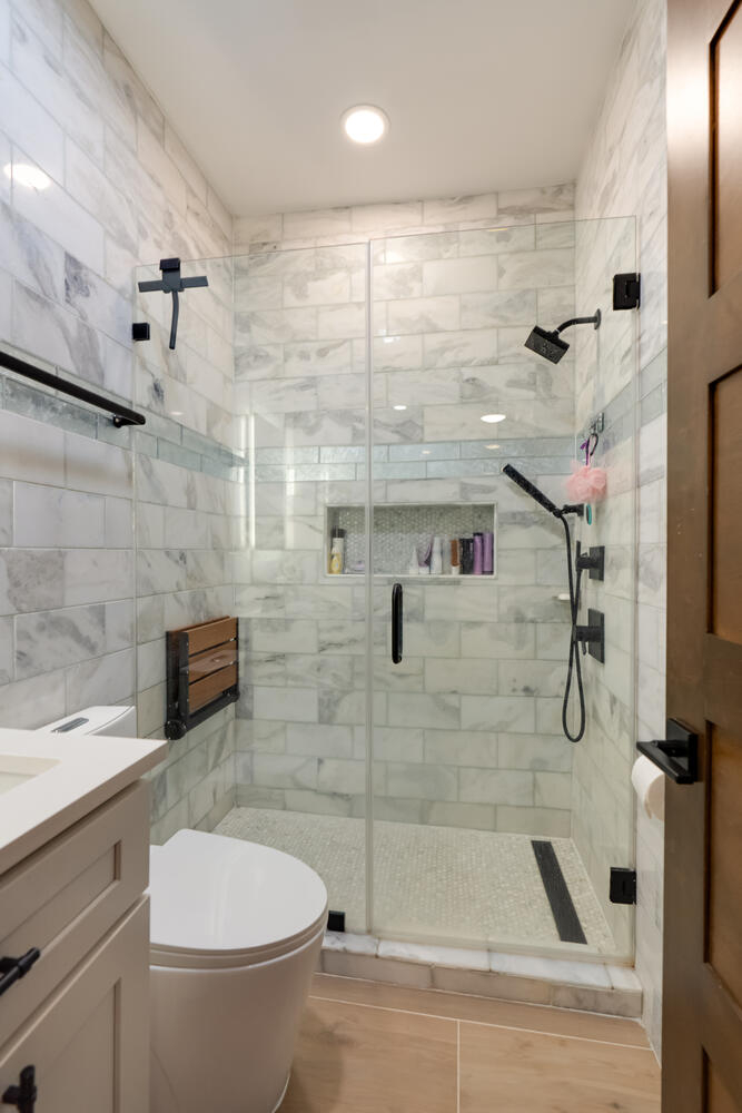 LUXURY 2 BED & 2 BATH WITH OFF STREET SECURED PARKING - Photo 5