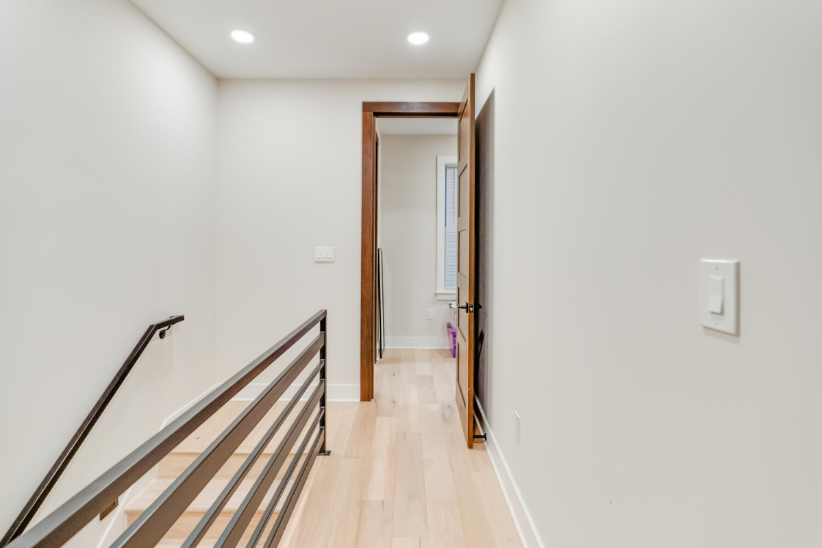LUXURY 2 BED & 2 BATH WITH OFF STREET SECURED PARKING - Photo 11