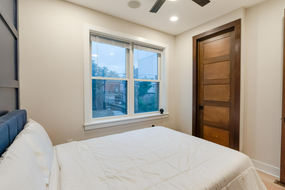 LUXURY 2 BED & 2 BATH WITH OFF STREET SECURED PARKING - Photo 8