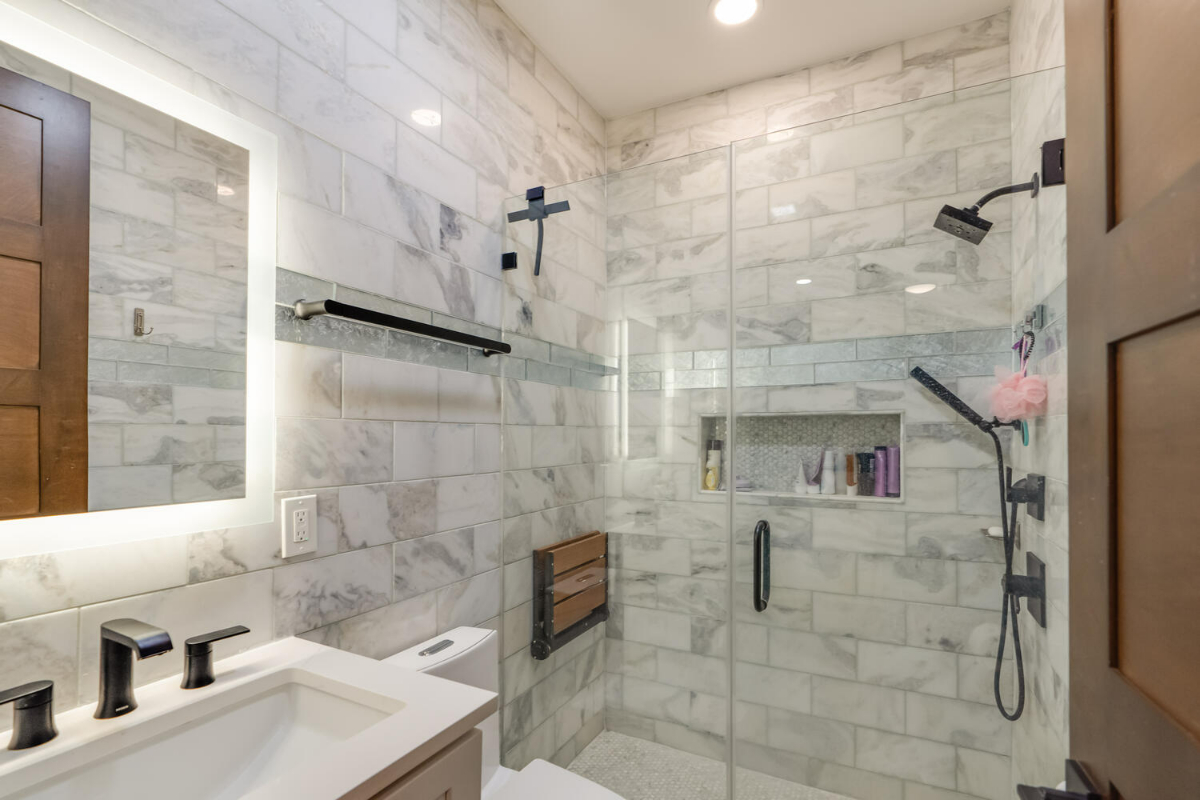 LUXURY 2 BED & 2 BATH WITH OFF STREET SECURED PARKING - Photo 9