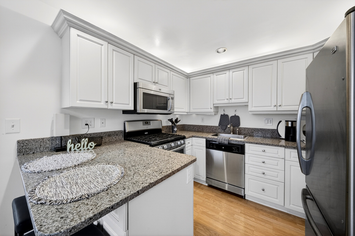 Historic Armory Square Duplex Only Minutes from Major Hospitals with Private Outdoor Space - Photo 1