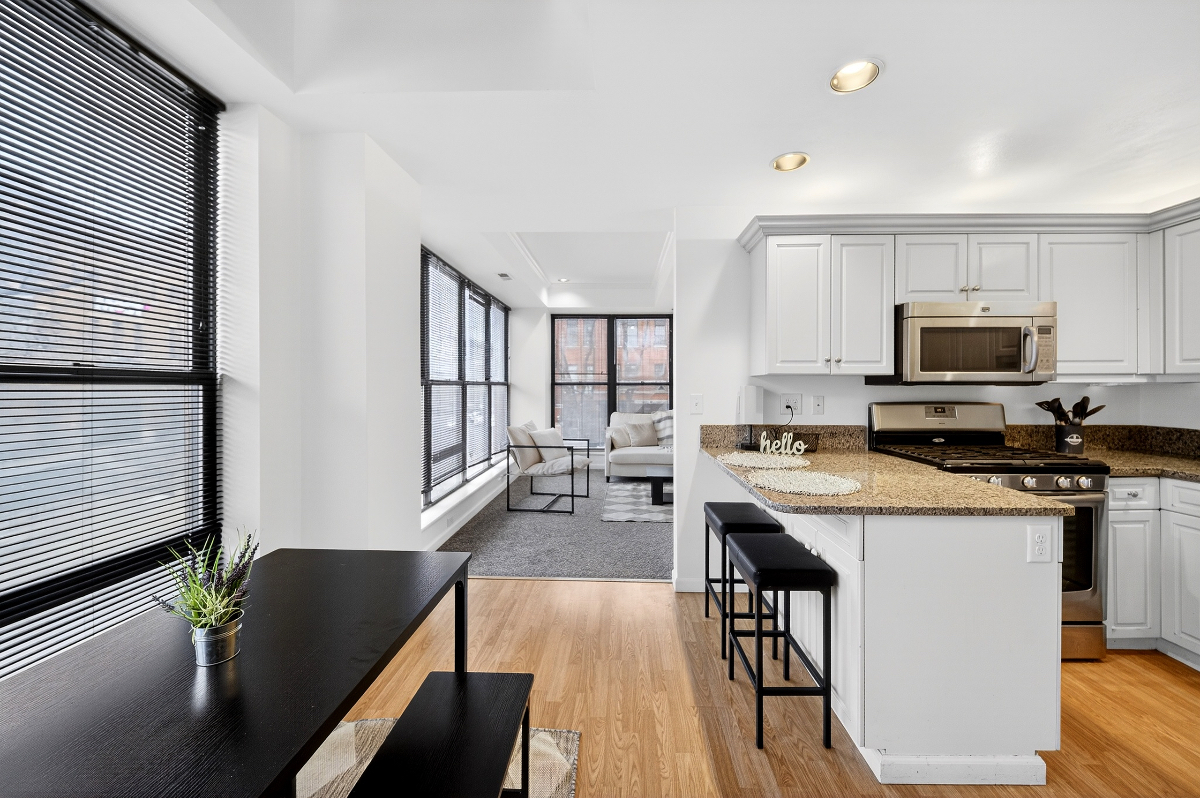 Historic Armory Square Duplex Only Minutes from Major Hospitals with Private Outdoor Space - Photo 4