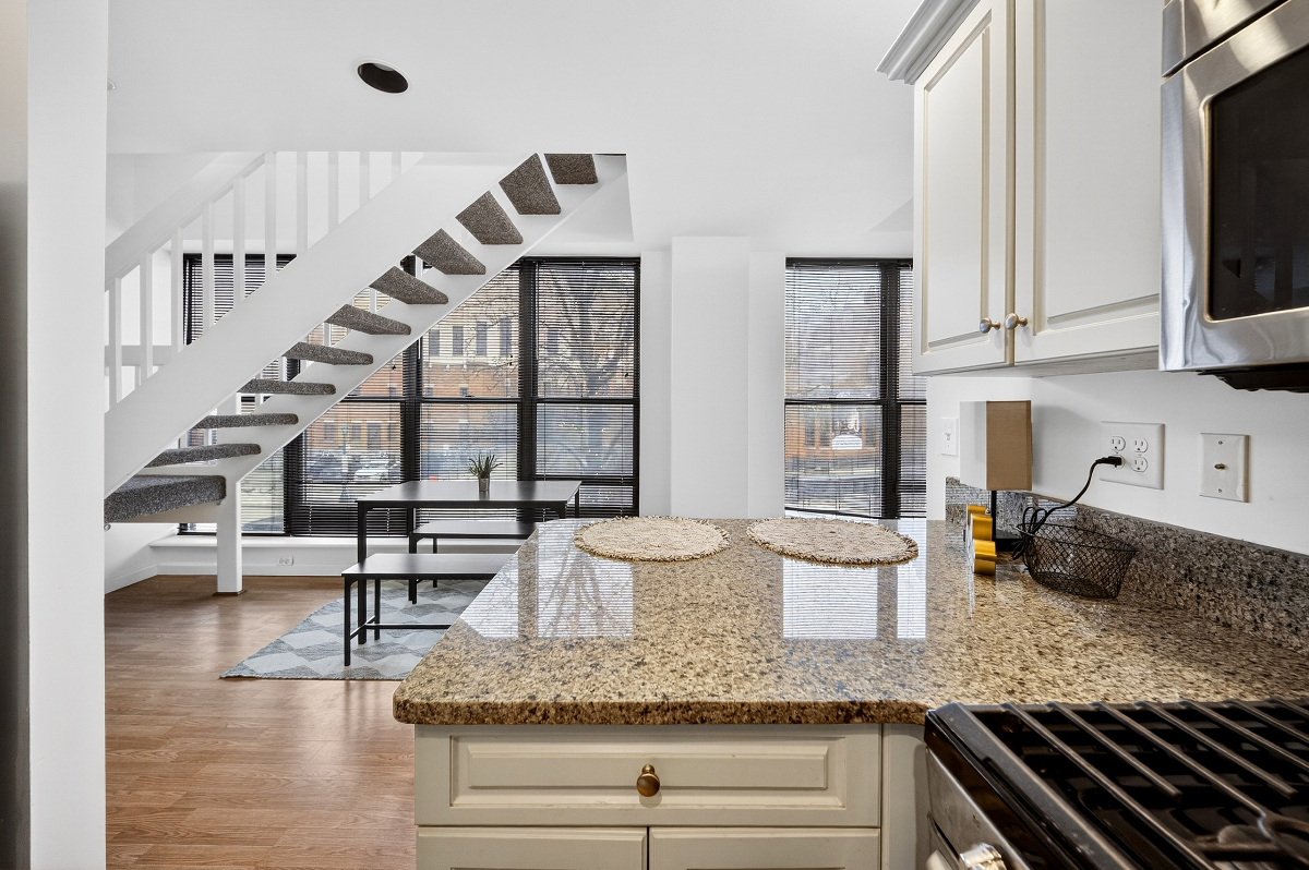 Historic Armory Square Duplex Only Minutes from Major Hospitals with Private Outdoor Space - Photo 2