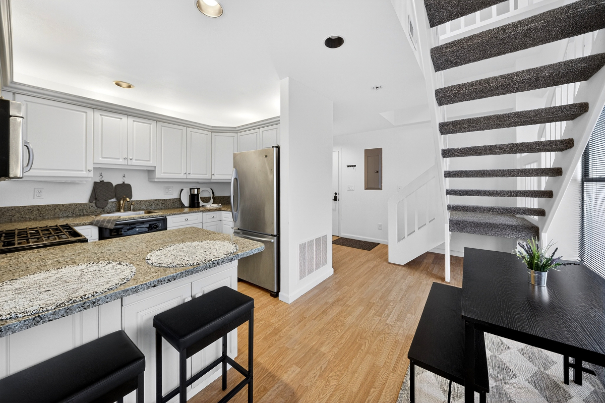 Historic Armory Square Duplex Only Minutes from Major Hospitals with Private Outdoor Space - Photo 3