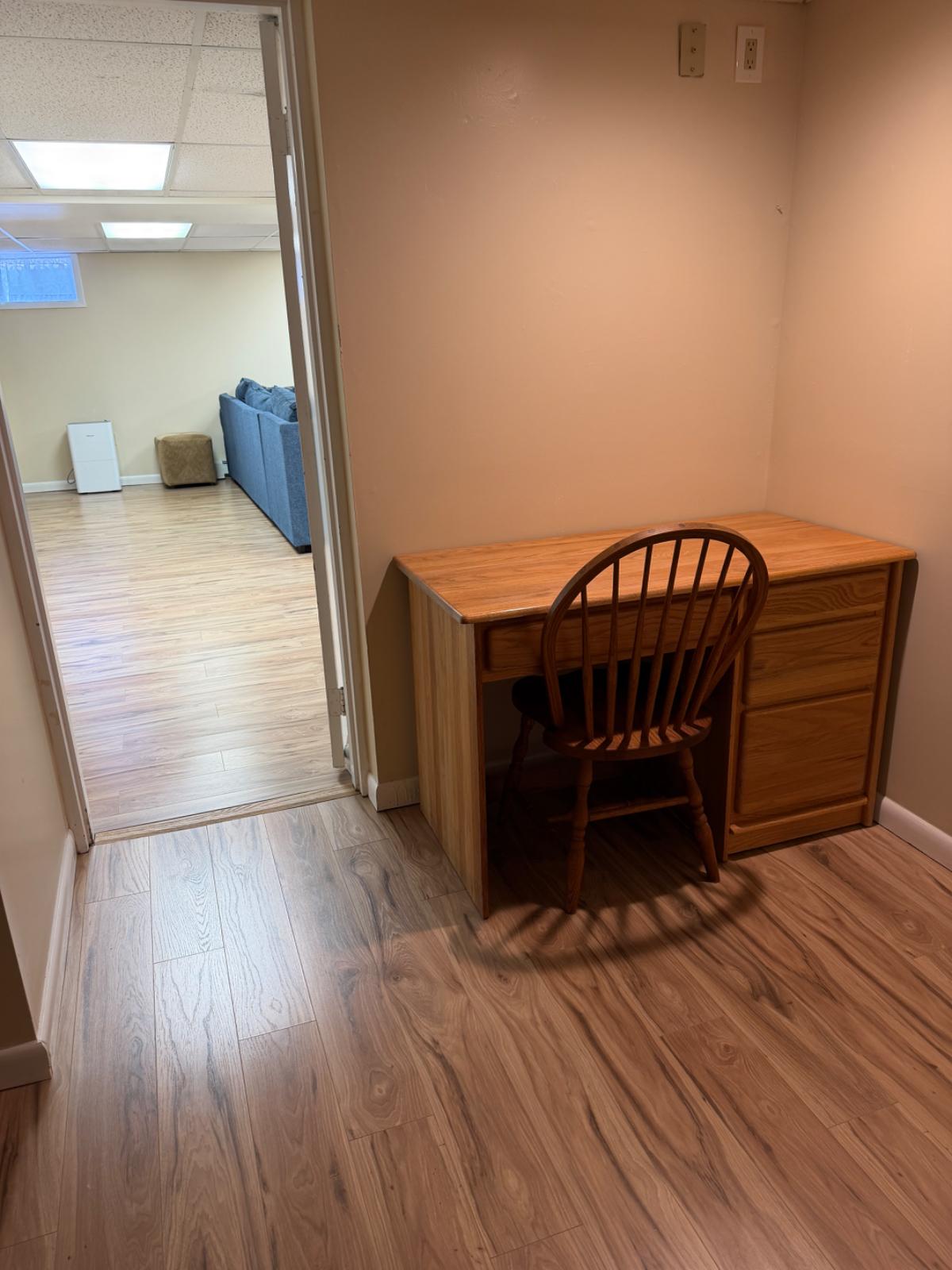 Beautiful Basement Apartment - Photo 2
